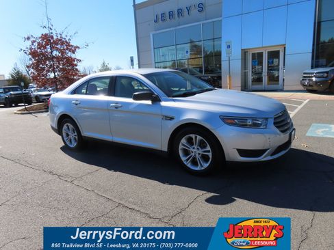 Used 2016 Ford Taurus SE image 1