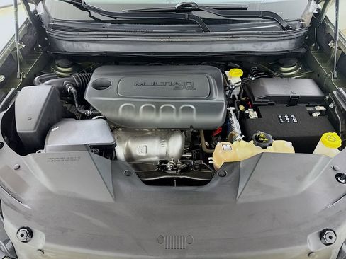 Certified 2021 Jeep Cherokee Latitude AWD/4WD image 24