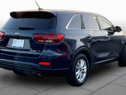 Used 2019 Kia Sorento LX AWD/4WD image 13