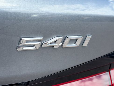 Used 2021 BMW 540i w/ Premium Package image 11