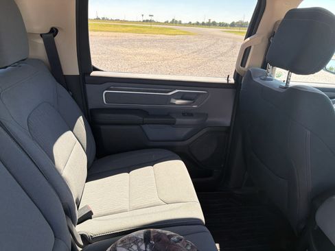 Used 2020 RAM 1500 Big Horn AWD/4WD image 11