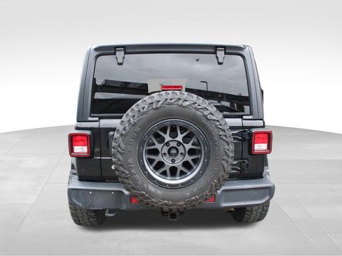 Used 2018 Jeep Wrangler Unlimited Sahara AWD/4WD image 14