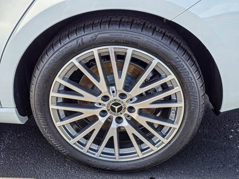 New 2025 Mercedes-Benz C 300 4MATIC Sedan image 10