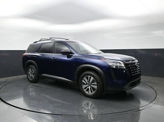 Used 2026 Nissan Pathfinder SL FWD video 1