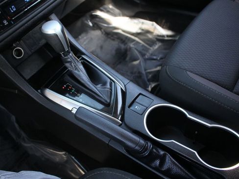 Used 2017 Toyota Corolla LE image 17