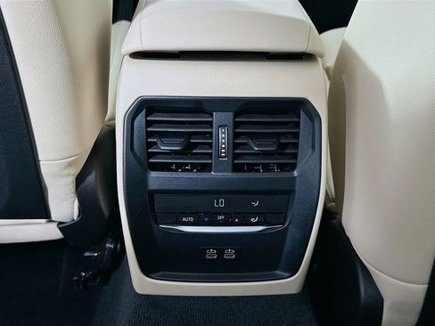 Used 2025 BMW 330i Sedan w/ M Sport Package image 26