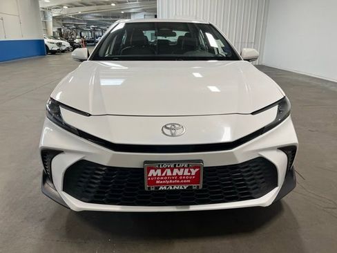 Used 2025 Toyota Camry SE FWD image 8