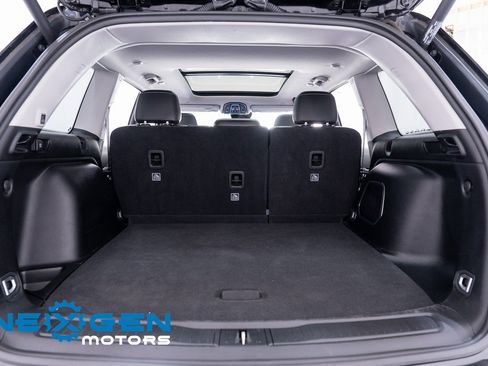 Used 2022 Jeep Grand Cherokee Limited image 39