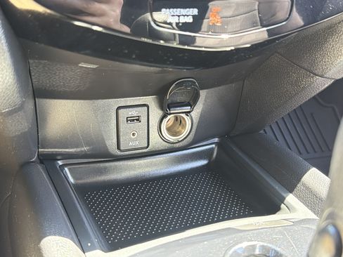 Used 2014 Nissan Rogue SV AWD/4WD image 24