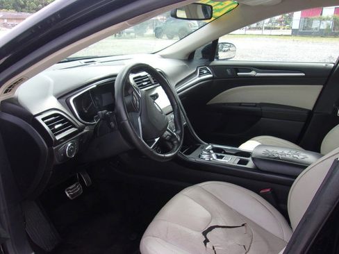 Used 2017 Ford Fusion Titanium FWD image 11