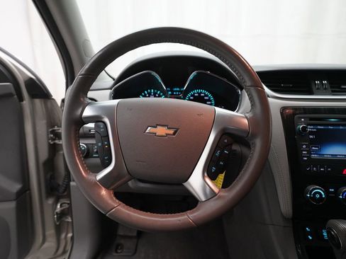 Used 2016 Chevrolet Traverse LT w/ Style and Technology Package FWD image 4