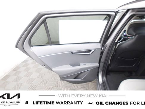 New 2025 Kia Niro EX Touring image 11