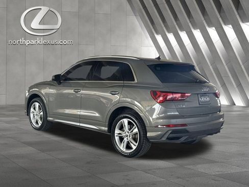 Used 2023 Audi Q3 2.0T Premium w/ Convenience Package image 2