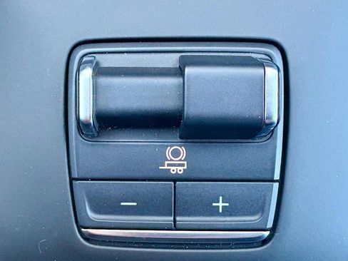 Used 2025 GMC Sierra 2500 AT4 image 21