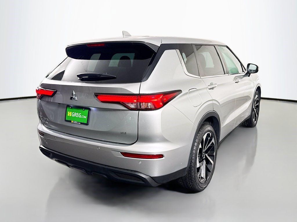 Used 2023 Mitsubishi Outlander SE FWD image 10