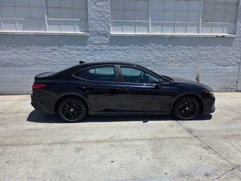 Used 2025 Toyota Camry SE w/ Convenience Package FWD image 3