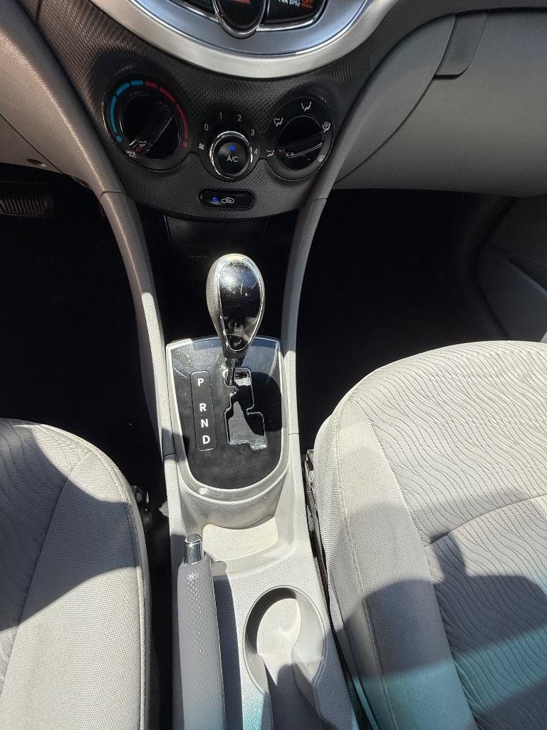 Used 2012 Hyundai Accent GLS w/ Premium Pkg 3 FWD image 11