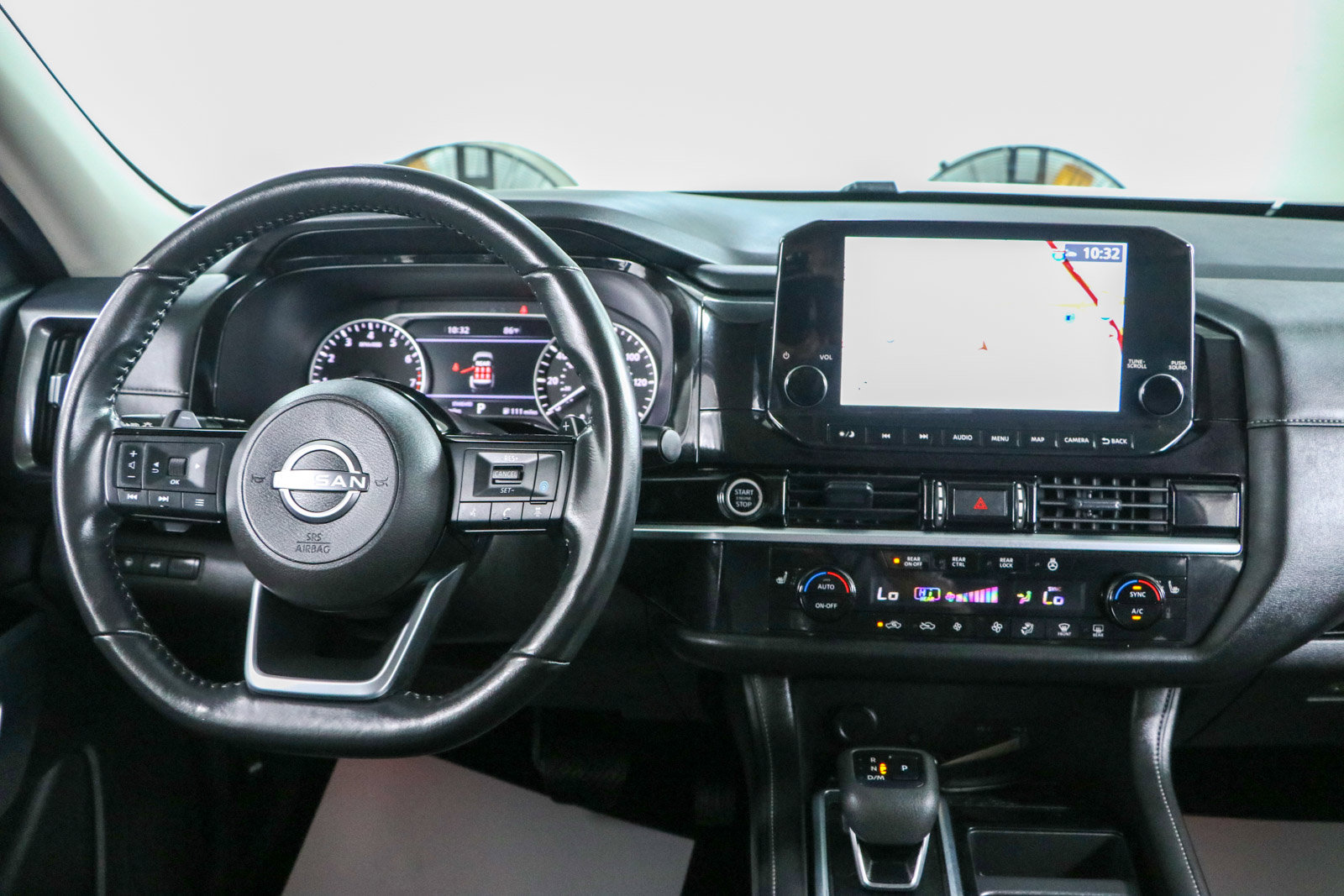 Used 2024 Nissan Pathfinder SL FWD image 17