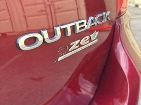Used 2017 Subaru Outback 2.5i Limited image 9