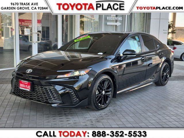 Used 2025 Toyota Camry SE FWD image 1