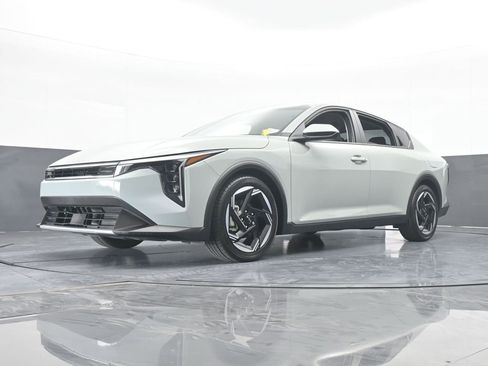 Used 2025 Kia K4 EX image 55