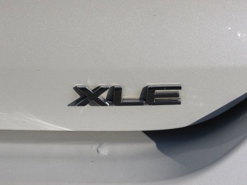 Certified 2021 Toyota Highlander XLE image 9