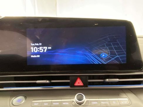 Used 2024 Hyundai Elantra SEL image 14