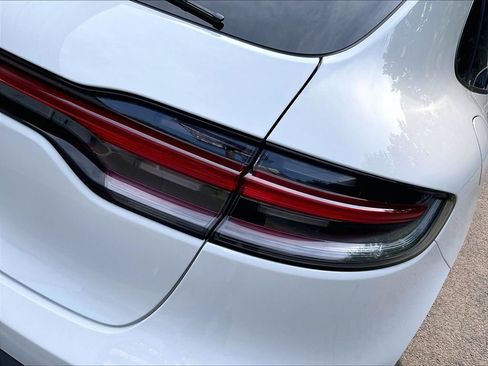 Certified 2023 Porsche Macan AWD/4WD image 31