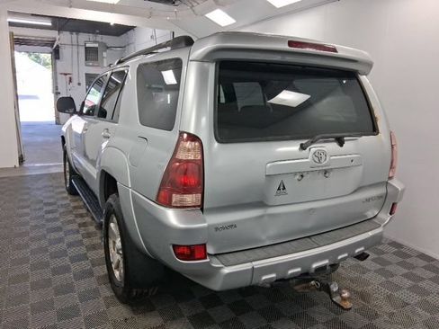 Used 2005 Toyota 4Runner SR5 AWD/4WD image 4