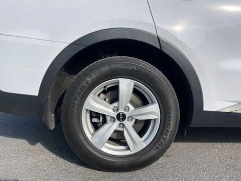 Used 2025 Kia Sorento LX image 10