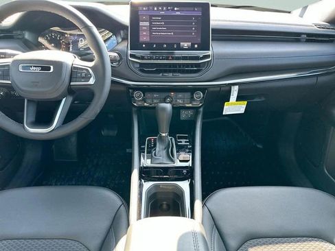 New 2026 Jeep Compass Latitude image 13