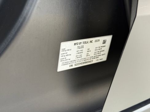 Used 2024 Tesla Cybertruck AWD Crew Cab image 32