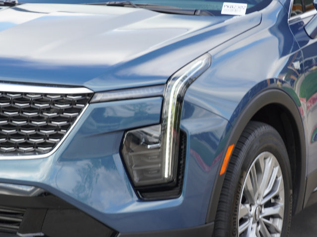 Used 2025 Cadillac XT4 Premium Luxury w/ Cold Weather Package FWD image 12