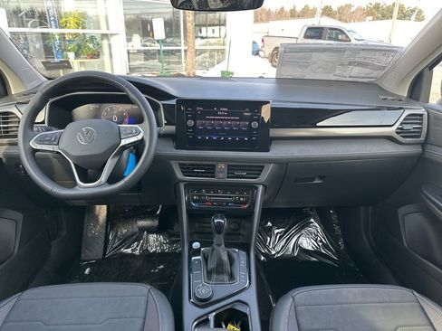 New 2026 Volkswagen Taos SE image 12