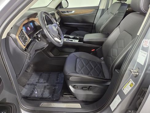 Used 2025 Volkswagen Atlas SE image 11