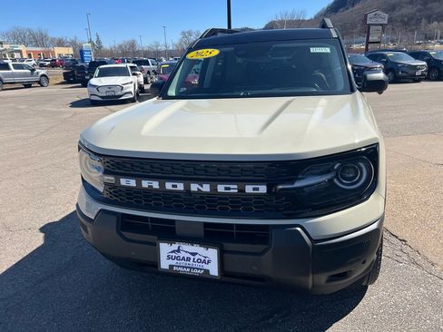 Used 2025 Ford Bronco Sport Outer Banks w/ Outer Banks Tech Package+ AWD/4WD image 2