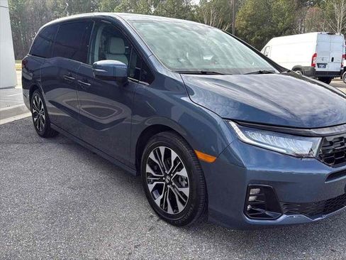 Used 2025 Honda Odyssey Elite image 3