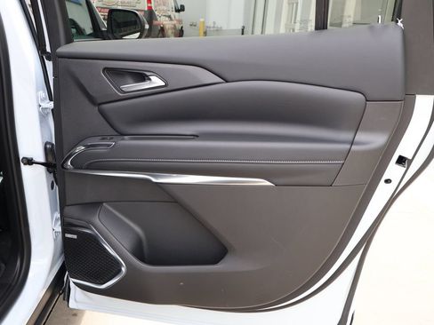 New 2026 Chevrolet Traverse LT w/ Enhanced Driving Package FWD image 32