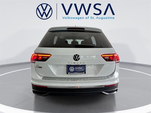 Certified 2022 Volkswagen Tiguan SE image 6