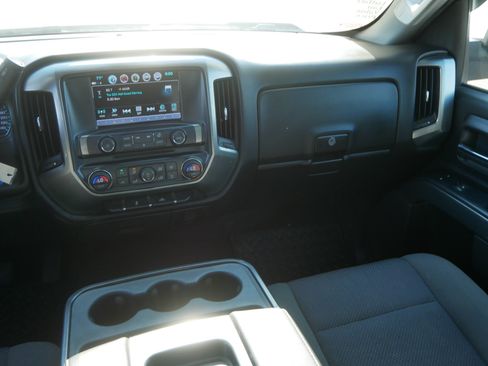 Used 2018 Chevrolet Silverado 1500 LT w/ LT Eassist Package AWD/4WD image 11