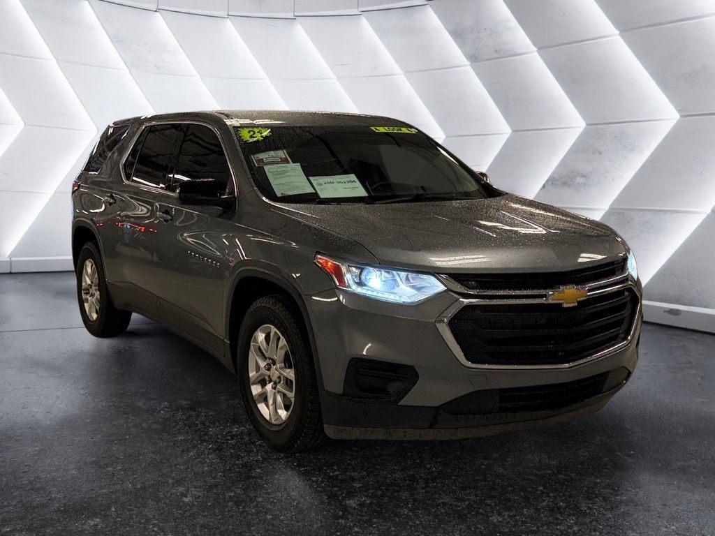 Used 2021 Chevrolet Traverse LS w/ LPO, Floor Liner Package AWD/4WD image 1