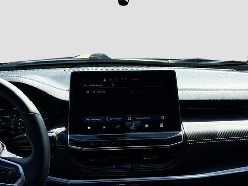 Used 2024 Jeep Compass Latitude w/ Altitude Special Edition image 18