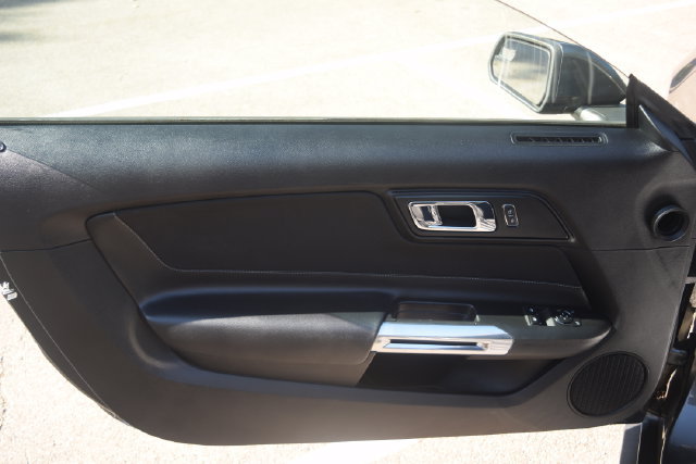 Used 2017 Ford Mustang Coupe RWD image 10