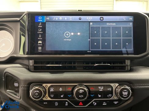 Used 2025 Jeep Gladiator Rubicon w/ Safety Group image 15