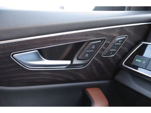 Used 2021 Audi Q8 Premium Plus w/ Premium Plus Package AWD/4WD image 32