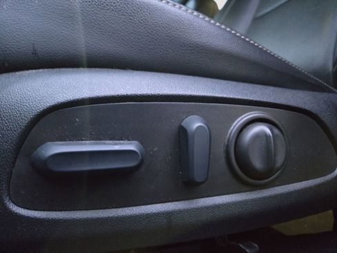 Used 2023 GMC Acadia SLT image 9