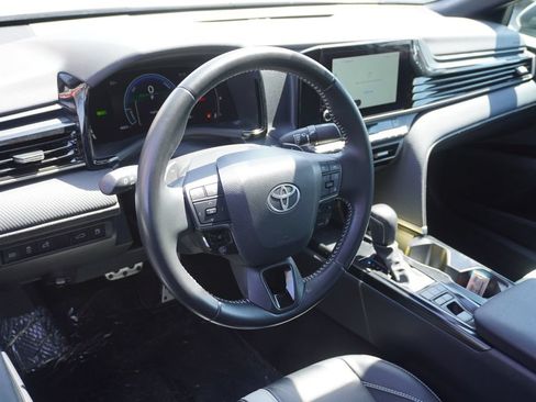 Used 2025 Toyota Camry SE FWD image 7