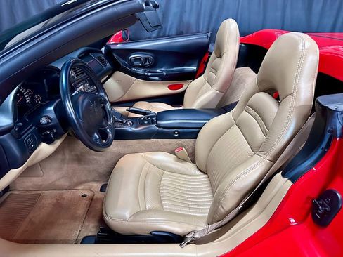 Used 1998 Chevrolet Corvette Convertible w/ Memory Pkg image 16