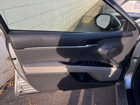 Used 2018 Toyota Camry LE image 20