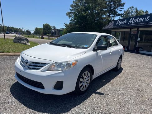 Used 2013 Toyota Corolla LE FWD image 1